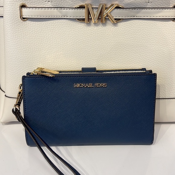 MICHAEL KORS LARGE DOUBLE ZIP WRISTLET WALLET PHONE CASE
Navy
NWT - Picture 4 of 16